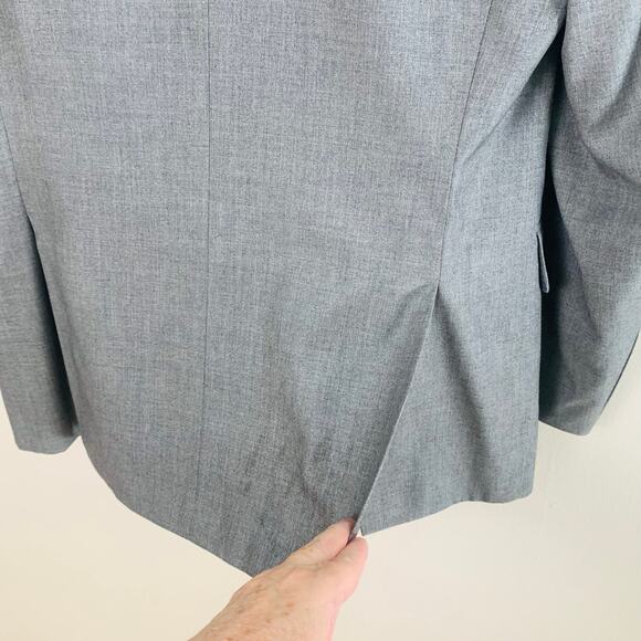 Elegant Men's Gray Suit - Picture 6 of 14